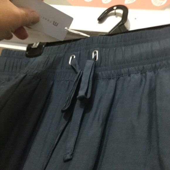 NWT Travis Mathew wide leg pull on Savana pants blue in color size large - Picture 4 of 8